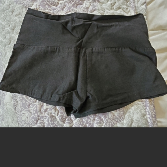 Shorts - Picture 2 of 3